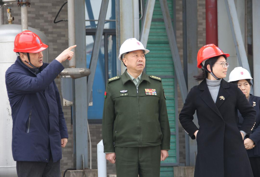 常州市委常委、常州軍分區(qū)大校司令員廖鵬一行來常州制藥廠調(diào)研公司黨管武裝相關(guān)工作